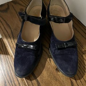 Blue velvet dress shoes. Made in Italy. Adorable